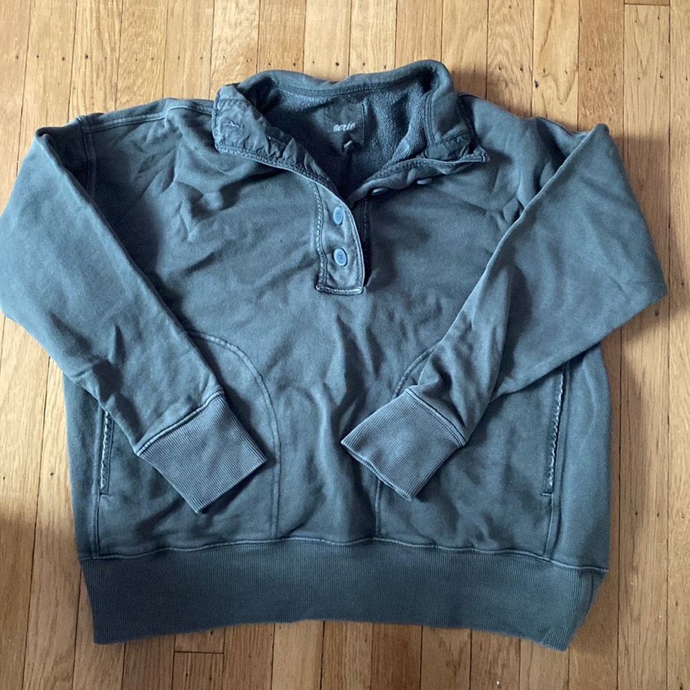 cute crewneck from aerie. green and size small